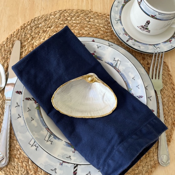 🌻6-Pearl painted and gold embossed shells with pearl - Picture 9 of 16